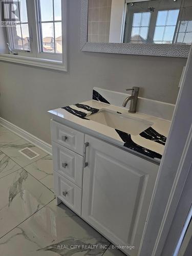 132 Sunset Way, Thorold, ON - Indoor Photo Showing Bathroom