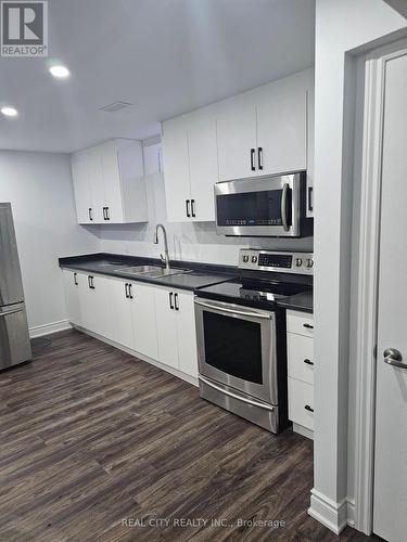 132 Sunset Way, Thorold, ON - Indoor Photo Showing Kitchen