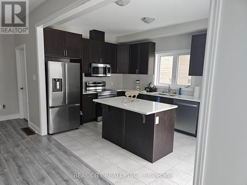 132 Sunset Way, Thorold, ON - Indoor Photo Showing Kitchen With Upgraded Kitchen