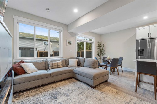 340 Millstone Ave, Nanaimo, BC - Indoor Photo Showing Living Room
