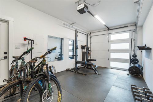 340 Millstone Ave, Nanaimo, BC - Indoor Photo Showing Garage