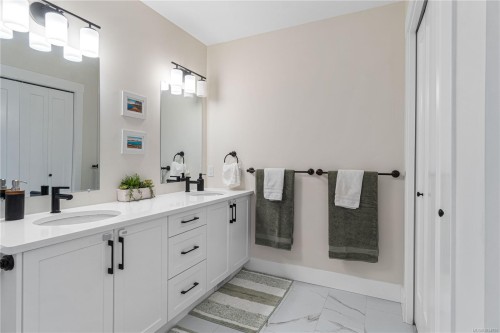 340 Millstone Ave, Nanaimo, BC - Indoor Photo Showing Bathroom