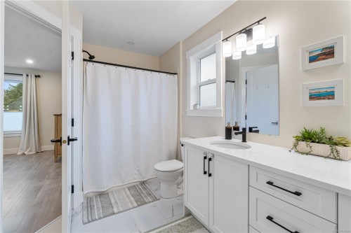 340 Millstone Ave, Nanaimo, BC - Indoor Photo Showing Bathroom