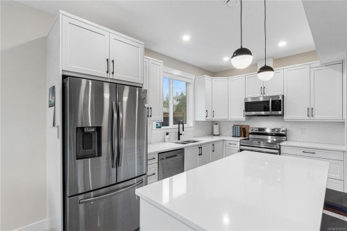 340 Millstone Ave, Nanaimo, BC - Indoor Photo Showing Kitchen With Upgraded Kitchen