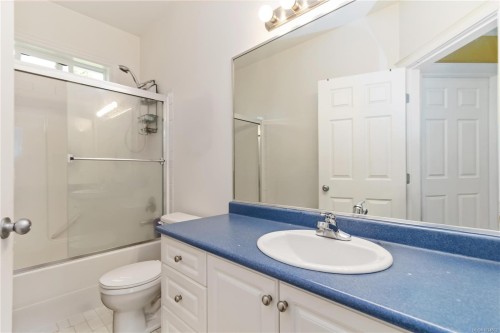 808 Jagdeep Pl, Saanich, BC 