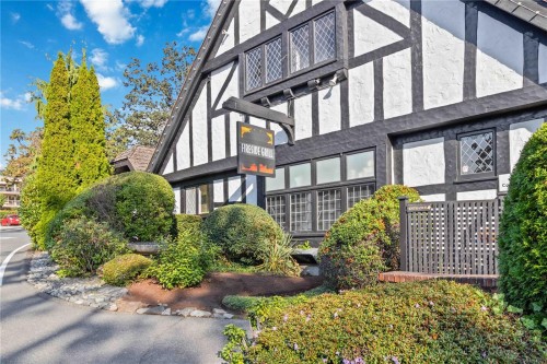808 Jagdeep Pl, Saanich, BC 