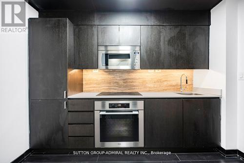 G20 - 18 Capreol Court, Toronto, ON - Indoor Photo Showing Kitchen