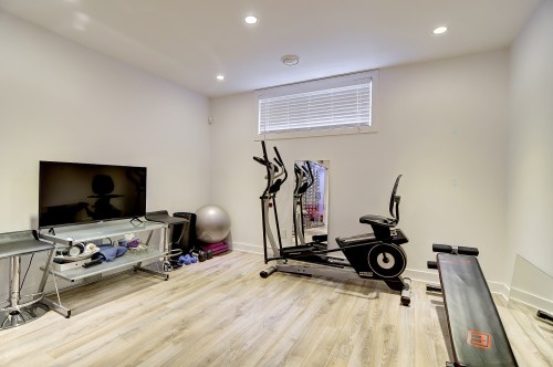 Salle de jeux - 5950 Rue Castello, Brossard, QC - Indoor Photo Showing Gym Room
