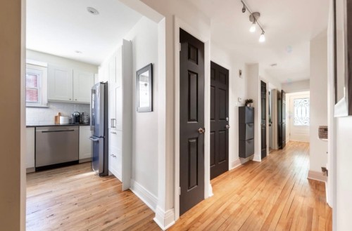 Passageway - 48 Rue Ste-Catherine, Longueuil (Le Vieux-Longueuil), QC - Indoor Photo Showing Other Room