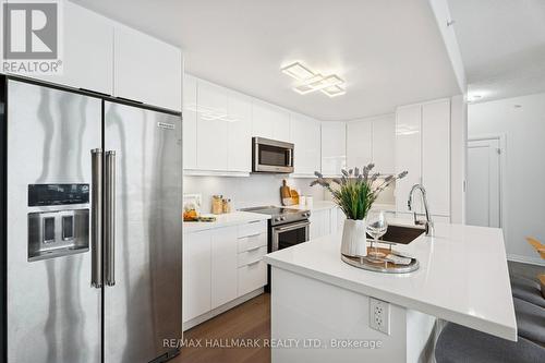 409 - 10 Concord Place, Grimsby, ON - Indoor Photo Showing Kitchen With Upgraded Kitchen
