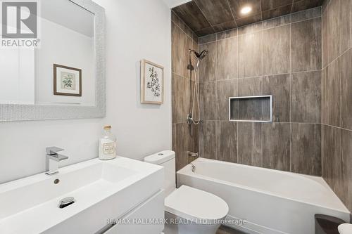 409 - 10 Concord Place, Grimsby, ON - Indoor Photo Showing Bathroom