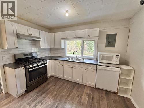 678 Dick Road, Quesnel, BC - Indoor Photo Showing Kitchen With Double Sink