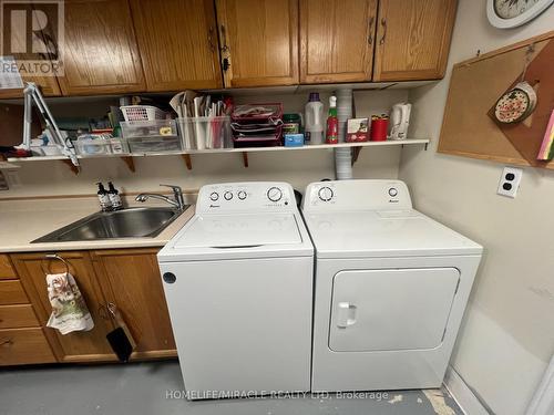 30 - 59 Kenninghall Boulevard, Mississauga, ON - Indoor Photo Showing Laundry Room