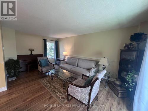 30 - 59 Kenninghall Boulevard, Mississauga, ON - Indoor Photo Showing Living Room