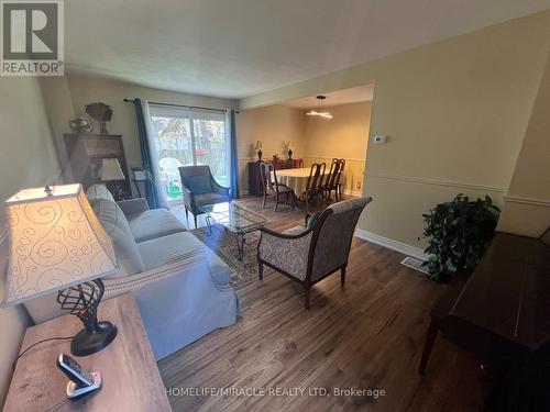 30 - 59 Kenninghall Boulevard, Mississauga, ON - Indoor Photo Showing Living Room