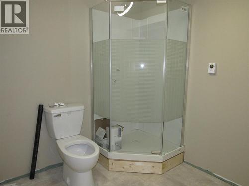 2565 3A Highway, Castlegar, BC - Indoor Photo Showing Bathroom