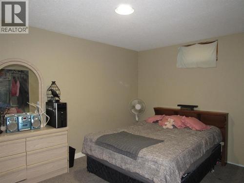 2565 3A Highway, Castlegar, BC - Indoor Photo Showing Bedroom