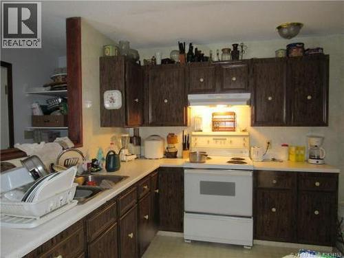 2565 3A Highway, Castlegar, BC - Indoor Photo Showing Kitchen
