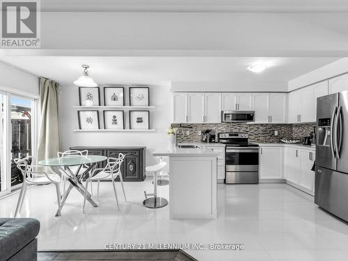 16 Albery Road, Brampton, ON - Indoor Photo Showing Kitchen With Upgraded Kitchen