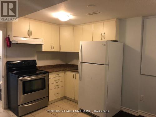 16 Albery Road, Brampton, ON - Indoor Photo Showing Kitchen