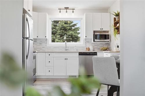 187 Dollard Boulevard, Winnipeg, MB - Indoor Photo Showing Kitchen With Stainless Steel Kitchen
