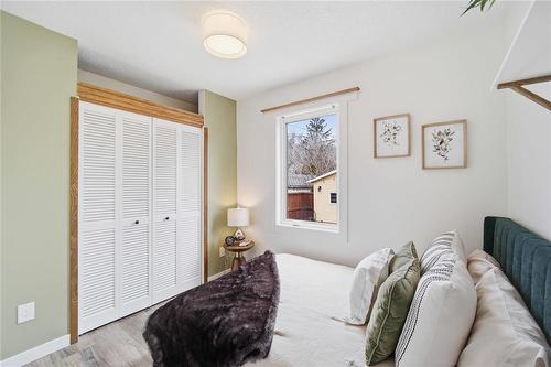 187 Dollard Boulevard, Winnipeg, MB - Indoor Photo Showing Bedroom