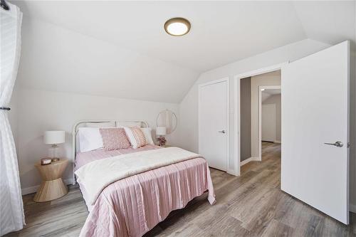 187 Dollard Boulevard, Winnipeg, MB - Indoor Photo Showing Bedroom