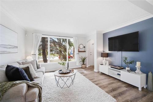 187 Dollard Boulevard, Winnipeg, MB - Indoor Photo Showing Living Room