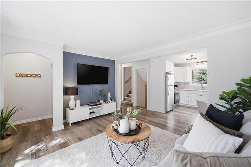 187 Dollard Boulevard, Winnipeg, MB - Indoor Photo Showing Living Room