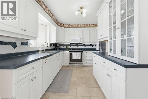 516 Mud Street E, Hamilton, ON - Indoor Photo Showing Kitchen