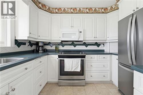 516 Mud Street E, Hamilton, ON - Indoor Photo Showing Kitchen