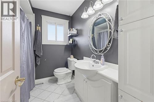 516 Mud Street E, Hamilton, ON - Indoor Photo Showing Bathroom