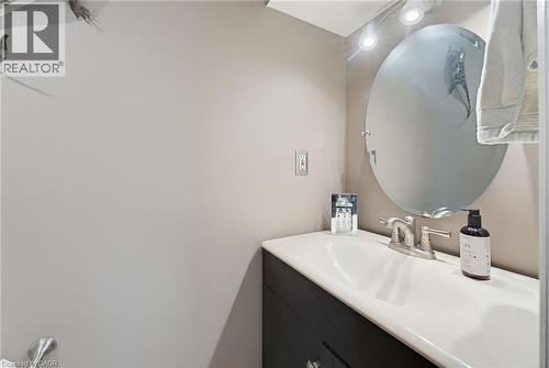 516 Mud Street E, Hamilton, ON - Indoor Photo Showing Bathroom