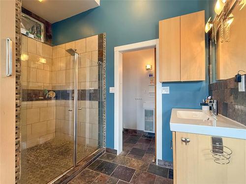 141 Main Street, Rivers, MB - Indoor Photo Showing Bathroom