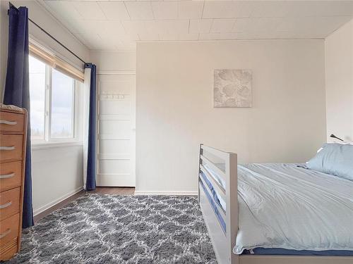 141 Main Street, Rivers, MB - Indoor Photo Showing Bedroom