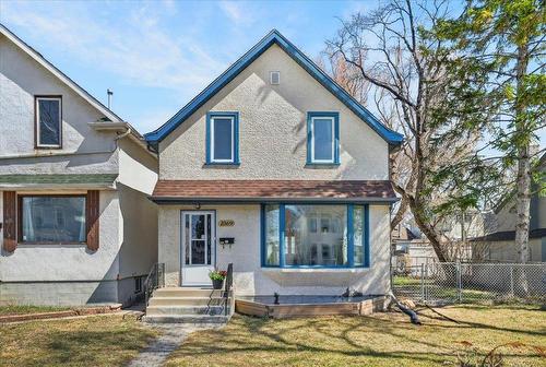 1069 Sherburn Street  Winnipeg, MB R3E 2M8