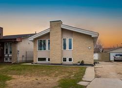 26 Taunus Drive  Winnipeg, MB R2G 3Y4