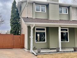 16 Callum Crescent  Winnipeg, MB R2G 2C8