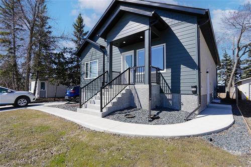 624 Magnan Street  Winnipeg, MB R2Y 1S7