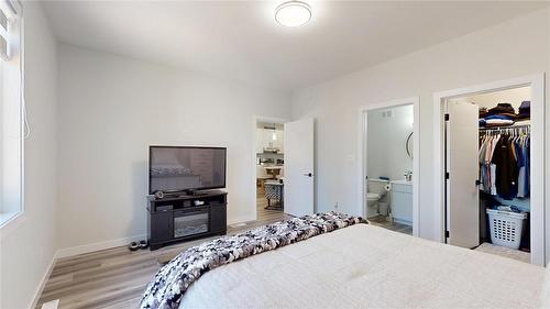 624 Magnan Street, Winnipeg, MB - Indoor Photo Showing Bedroom