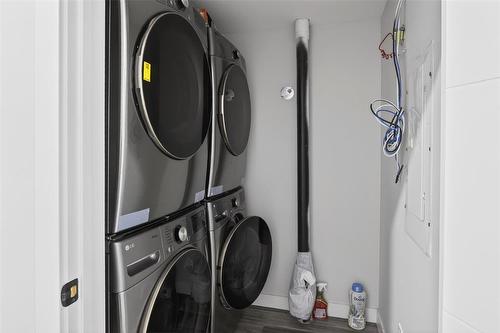 laundry room - 624 Magnan Street, Winnipeg, MB - Indoor Photo Showing Laundry Room