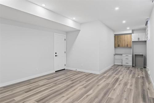 common area - 624 Magnan Street, Winnipeg, MB - Indoor Photo Showing Other Room