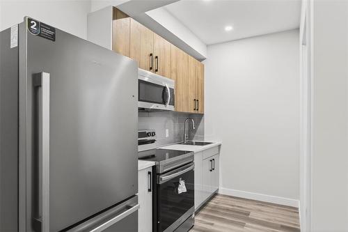 bsmt suite - brand new appliances incl - 624 Magnan Street, Winnipeg, MB - Indoor Photo Showing Kitchen