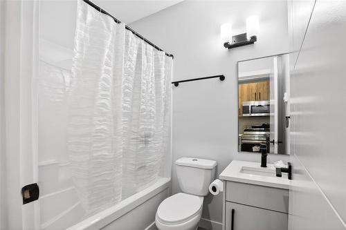 bsmt suite - 624 Magnan Street, Winnipeg, MB - Indoor Photo Showing Bathroom
