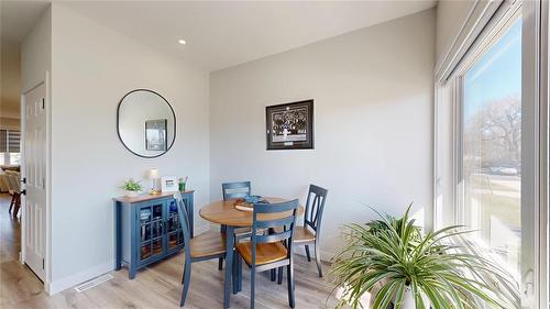 624 Magnan Street, Winnipeg, MB - Indoor Photo Showing Dining Room