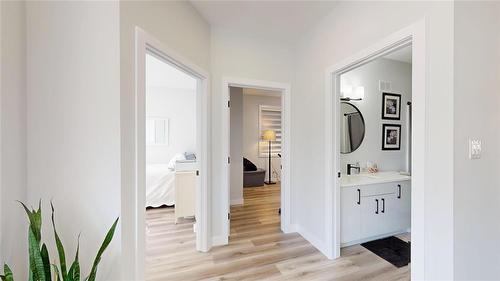 624 Magnan Street, Winnipeg, MB - Indoor Photo Showing Other Room