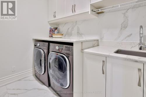 1511 Broadmoor Avenue, Mississauga, ON - Indoor Photo Showing Laundry Room