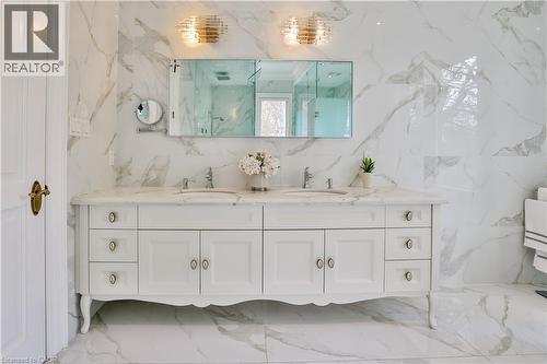 1511 Broadmoor Avenue, Mississauga, ON - Indoor Photo Showing Bathroom