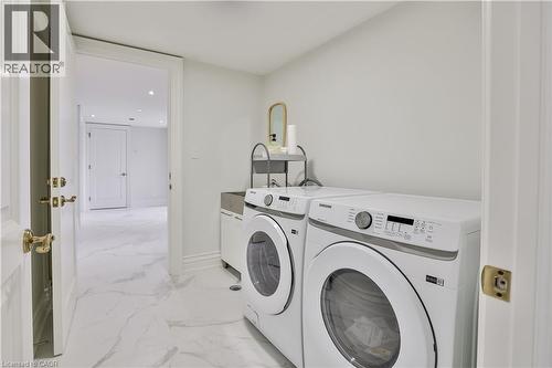 1511 Broadmoor Avenue, Mississauga, ON - Indoor Photo Showing Laundry Room
