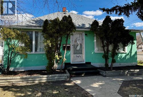 305 3Rd Avenue Ne, Swift Current, SK - Outdoor